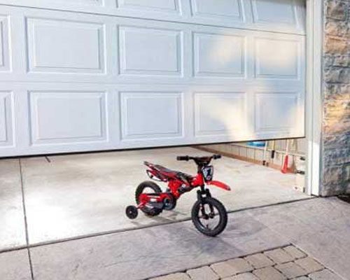 garage door object in pathway